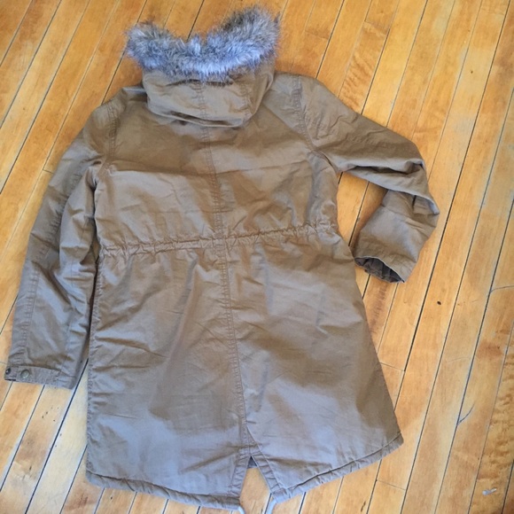 Old Navy khaki cargo style jacket, fur hood - Picture 7 of 7
